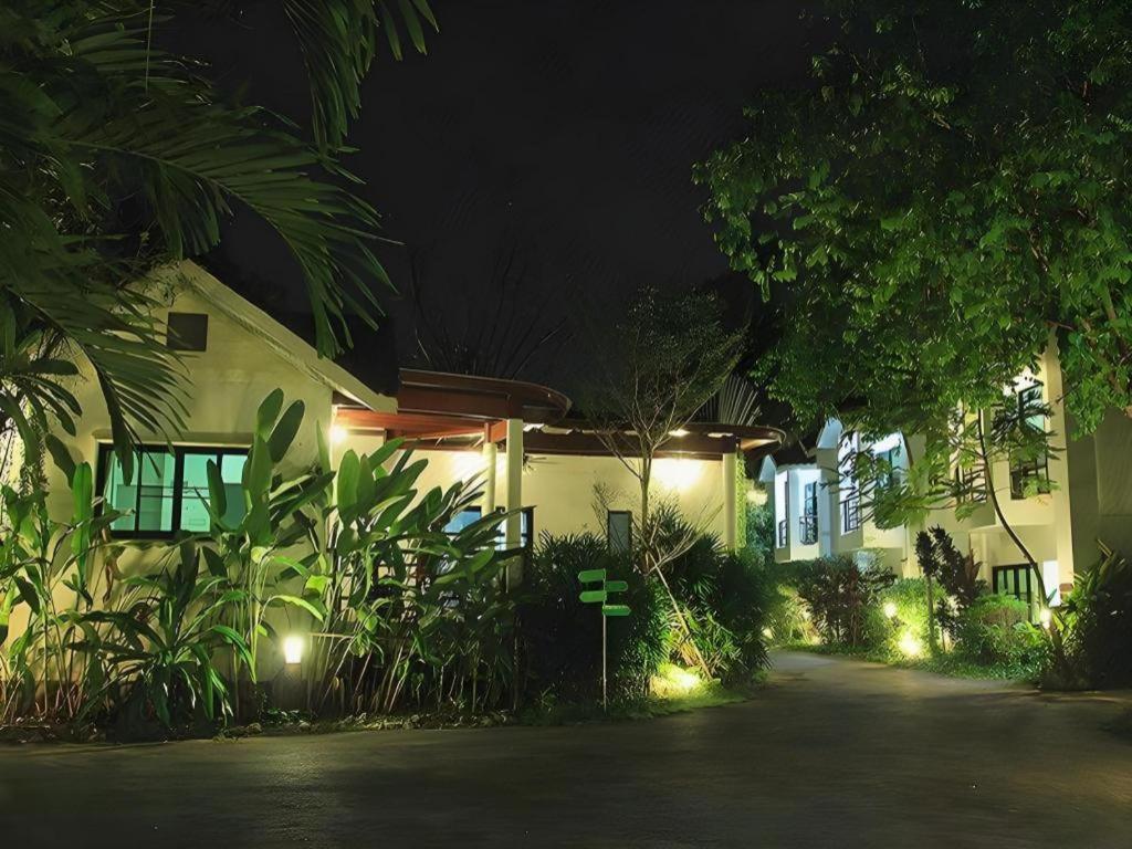 Chayada Garden House And Resort Hotel Накхонратчасіма Екстер'єр фото