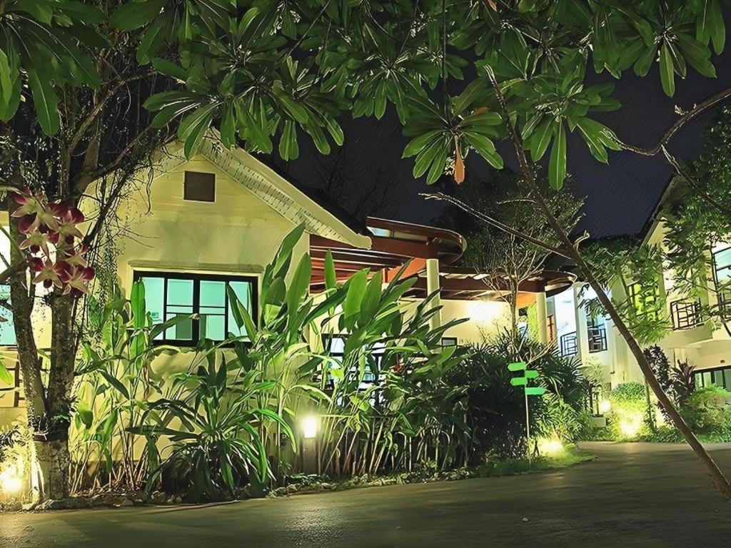 Chayada Garden House And Resort Hotel Накхонратчасіма Екстер'єр фото