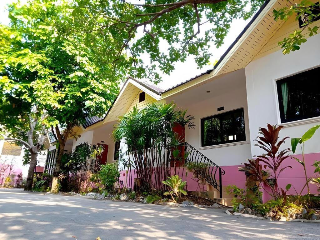 Chayada Garden House And Resort Hotel Накхонратчасіма Екстер'єр фото